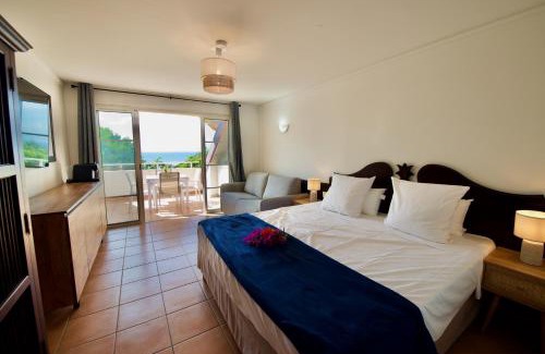 Sainte-Anne Appartement | Studio OLIA à P&V - plages, piscines et vue mer!