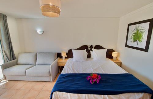 Sainte-Anne Appartement | Studio OLIA à P&V - plages, piscines et vue mer!