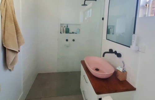 West Ballina Appartement | Studio On Howard - a perfect little space with a deck, walking distance to river