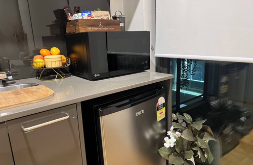 Canberra Appartement | Studio on Northbourne with free parking, 2mins to train, 5mins to city centre.