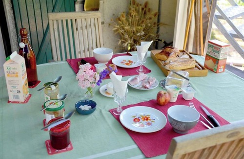 Nouan-sur-Loire Appartement | Studio on the banks of a Sologne pond, near Chambord and the Loire.