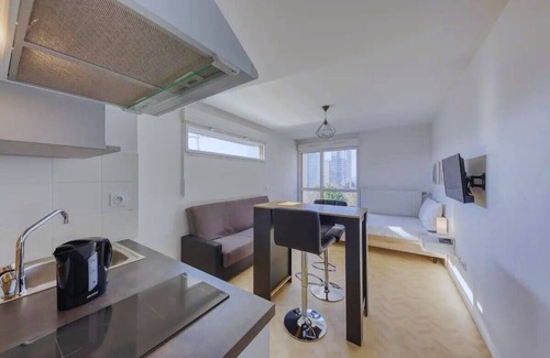 Bobigny Appartement | Studio Pablo à 4 min du métro 5 et du Tram 2 ! Proche Paris, idéal pour un duo