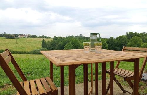 Semens Appartement | Studio paisible avec vue sur les coteaux