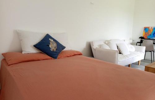 Semens Appartement | Studio paisible avec vue sur les coteaux