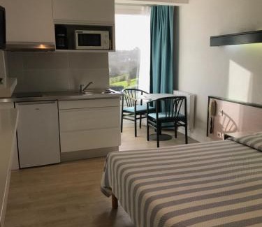 Trevou-Treguignec Appartement | Studio piscine et vue mer