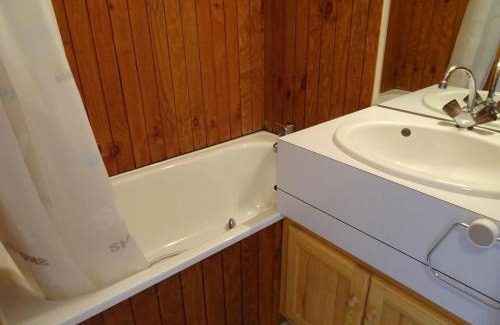 Vallandry Appartement | Studio pour 4 à Vallandry, proche des pistes avec TV et balcon - FR-1-411-277