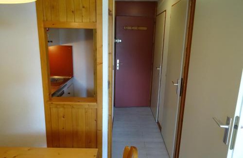 Vallandry Appartement | Studio pour 4 à Vallandry, proche des pistes avec TV et balcon - FR-1-411-277