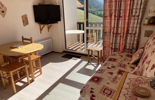 Albiez-le-Vieux Appartement | Studio pour 4 aux pieds des pistes en Savoie, résidence très calme