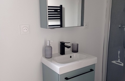 Beurlay Appartement | Studio Près de Latlantique
