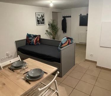 Dole Appartement | Studio rénové au calme