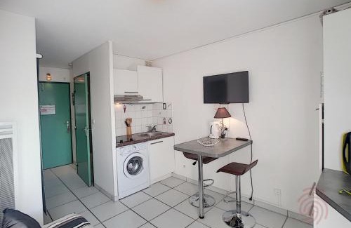 Lamalou-les-Bains Appartement | Studio rénové avec balcon, animaux acceptés, wifi, à 650m des Thermes - FR-1-451-92