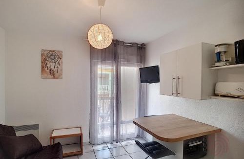 Lamalou-les-Bains Appartement | Studio rénové avec balcon, proche des Thermes de Lamalou, animaux acceptés, parking gratuit. - FR-1-451-131