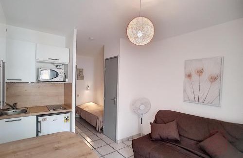 Lamalou-les-Bains Appartement | Studio rénové avec balcon, proche des Thermes de Lamalou, animaux acceptés, parking gratuit. - FR-1-451-131