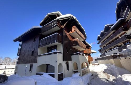 Les Carroz-d'Araches Appartement | Studio rénové pour 4 personnes, centre station, proche pistes et commodités - FR-1-572-24