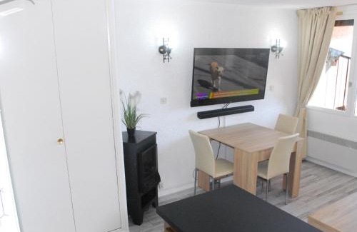 Pra Loup Appartement | Studio rénové proche des pistes avec terrasse et TV grand écran - FR-1-165A-98