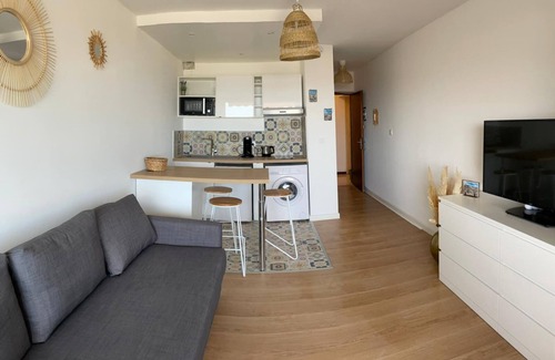 Le Grand Travers Appartement | Studio rénové vue mer a 100 m de la plage