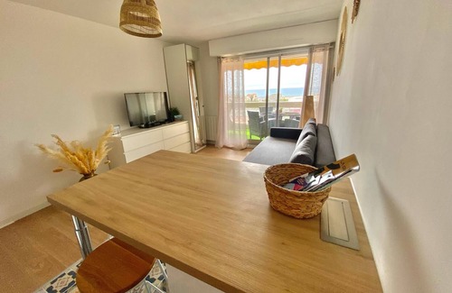 Le Grand Travers Appartement | Studio rénové vue mer a 100 m de la plage