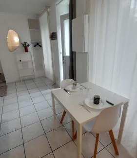 Vierzon Appartement | Studio RDC l'Auron- wifi - cour