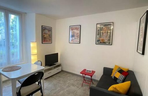 Doue-la-Fontaine Appartement | Studio RdC parking privé gratuit