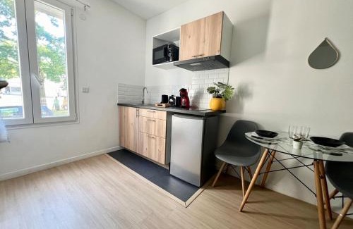 Chatellerault Appartement | Studio Rio - Confortable avec jardin d'été I proche gare et centre