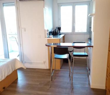Toulouse West Appartement | Studio Santa Monica - Climatisé - Piscine - Parking