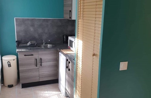 Noisy-sur-Ecole Appartement | Studio sleeping up to 4 in Forêt des 3 Pignons