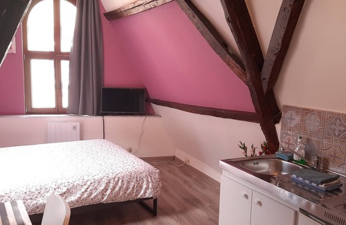 Ilot Sacre Appartement | Studio-Standard-Ensuite with Bath-STUDIO 3D