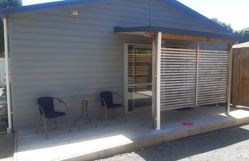 Raumati Beach Appartement | Studio steps away from Raumati villiage, and short walk to beach