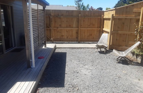 Raumati Beach Appartement | Studio steps away from Raumati villiage, and short walk to beach