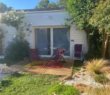 Mas-Blanc-des-Alpilles Appartement | Studio terrasse avec piscine
