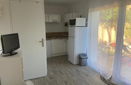 Mas-Blanc-des-Alpilles Appartement | Studio terrasse avec piscine
