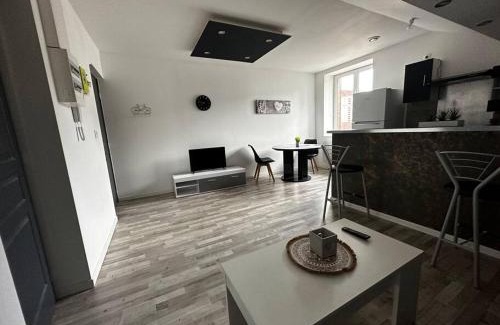 Thierville-sur-Meuse Appartement | Studio - THIERVILLE - Proche Régiment - Stationnement facile - Géré par Presta-Zen'Services