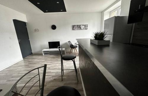 Thierville-sur-Meuse Appartement | Studio - THIERVILLE - Proche Régiment - Stationnement facile - Géré par Presta-Zen'Services