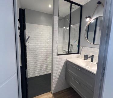 Angoulins Appartement | Studio tout confort climatisé avec jardinet, en centre bourg, proche plage, mer, La Rochelle et Chatelaillon