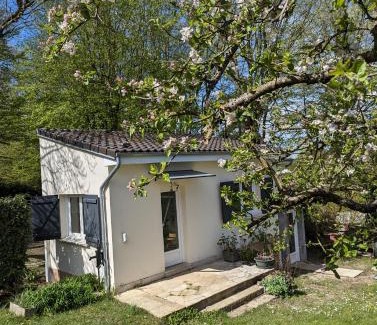 Levis-Saint-Nom Appartement | Studio tout confort jardin partagé