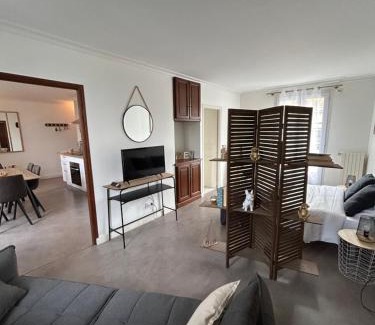 Doue-la-Fontaine Appartement | Studio + très agréable en centre ville