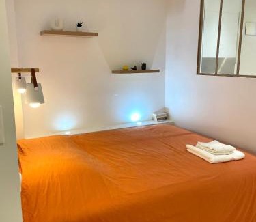 Libourne Appartement | Studio ultra centre libourne - jacuzzi & vidéoprojecteur