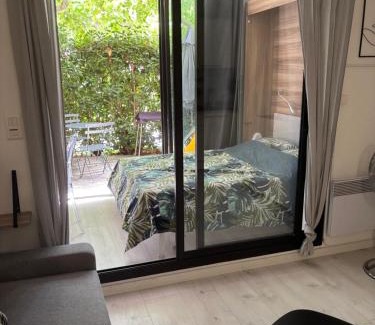 Six-Fours-les-Plages Appartement | Studio "Un jardin d'azur" avec Piscine de mai à septembre