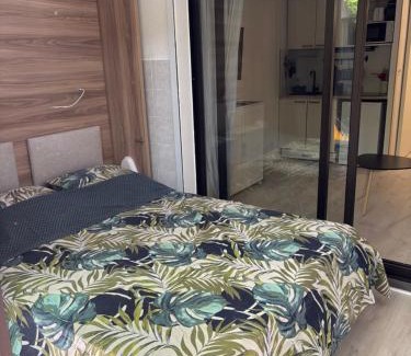 Six-Fours-les-Plages Appartement | Studio "Un jardin d'azur" avec Piscine de mai à septembre