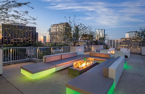 Civic District Copropriété | Studio unit/Austin - Full Kitchen, W/D, Rooftop Pool, & More!