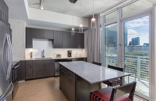 Civic District Copropriété | Studio unit/Austin - Full Kitchen, W/D, Rooftop Pool, & More!