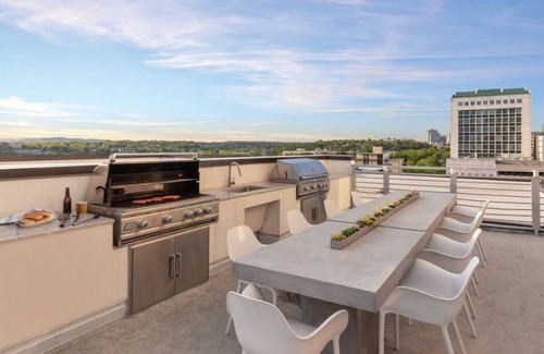 Civic District Copropriété | Studio unit/Austin - Full Kitchen, W/D, Rooftop Pool, & More!