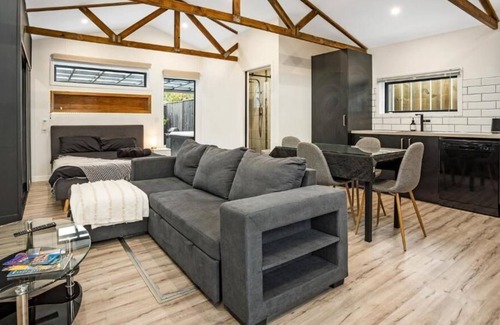 Christchurch Maison | Studio Unit with Spa Bath