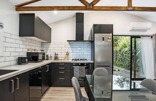 Christchurch Maison | Studio Unit with Spa Bath