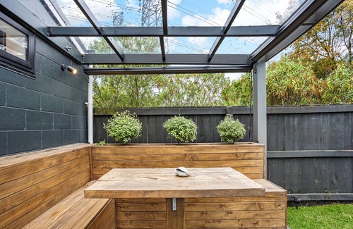 Hornby Maison | Studio Unit with Spa Bath!
