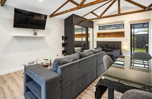 Christchurch Maison | Studio Unit with Spa Bath