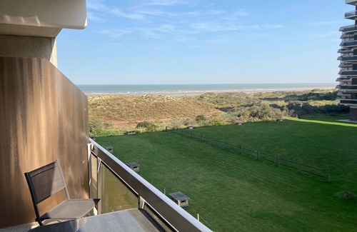 De Panne Appartement | Studio vue sur mer avec piscine interieure.