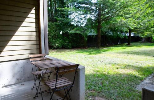 Harrison Hot Springs Appartement | Studio w Balcony with Smart TV and 2 Min Walk to Lake