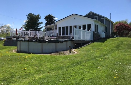Sodus Appartement | Studio w/kitchen on Alpaca farm Sodus Bay, Wine trails & Brantling ski slope