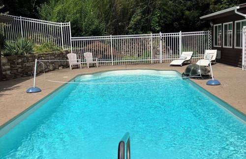Troutville Appartement | Studio w/pool & hot tub -only minutes to Triple Crown hiking trails